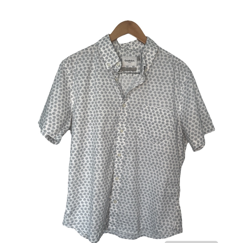 Men’s Goodfellow & Co Blue and White Short Sleeve Button Down Shirt - Size L